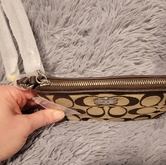 New Coach Wristlet - Picture 2 of 2